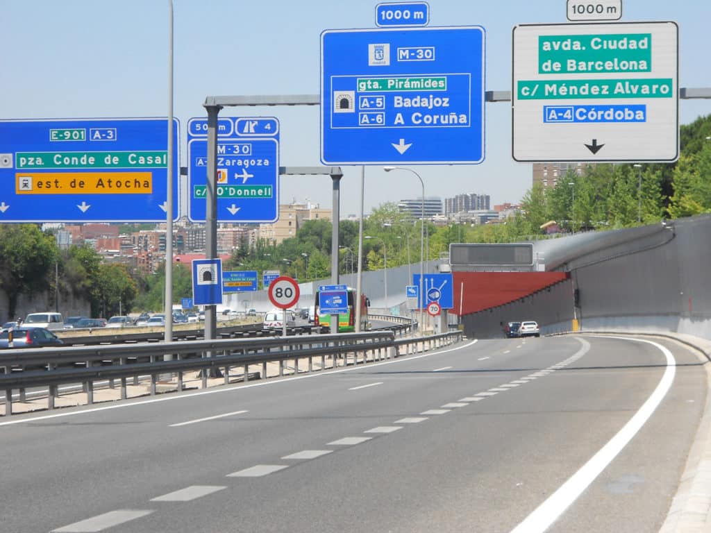 acceso subterraneo avenida del mediterraneo