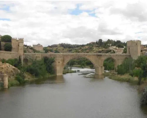 Puente medieval sobre el río Tajo, Toledo